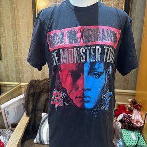 The monster tour, Eminem and Rihanna‎ Design size Medium